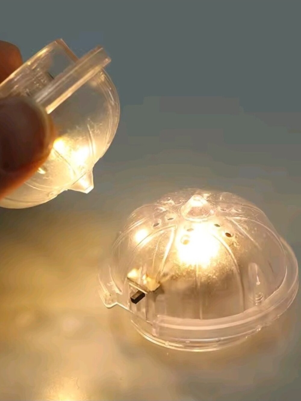 Dollhouse Miniature Working Ceiling Light, Scale 1:12 - Picture 3 of 3